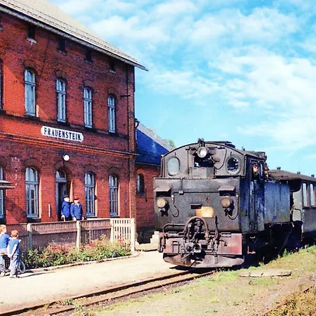 Bahnhof Wartehalle アパート