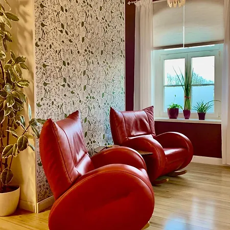 Apartment Bahnhof Wartehalle